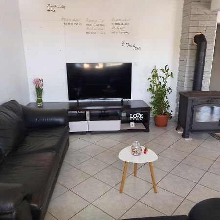 Lara & Vito Apartment Metajna Ngoại thất bức ảnh