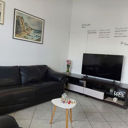 Lara & Vito Apartment Metajna Ngoại thất bức ảnh