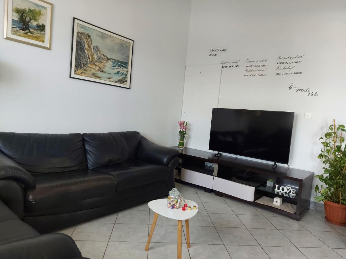 Lara & Vito Apartment Metajna Ngoại thất bức ảnh