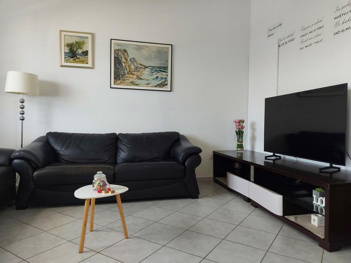 Lara & Vito Apartment Metajna Ngoại thất bức ảnh