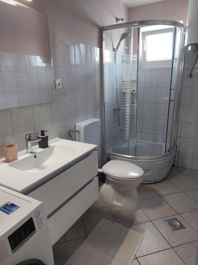 Lara & Vito Apartment Metajna Ngoại thất bức ảnh