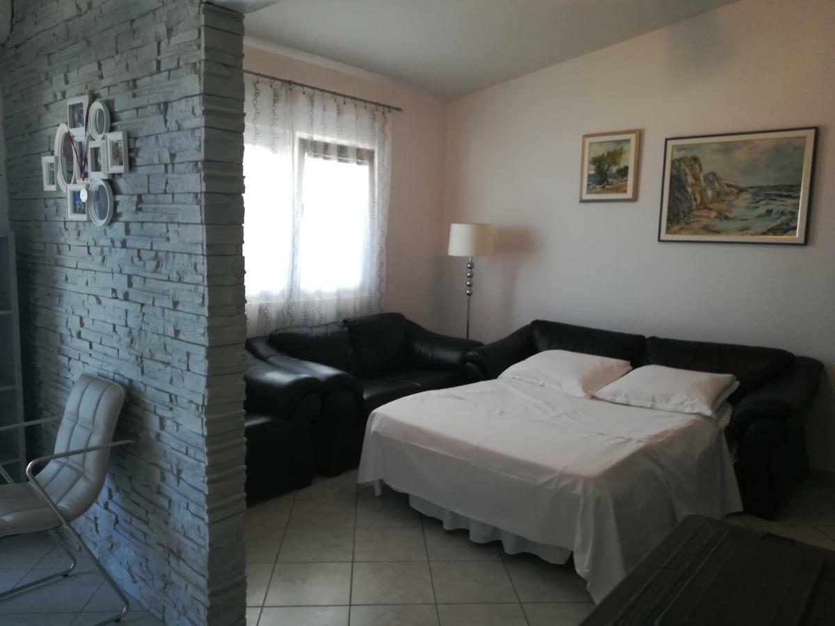 Lara & Vito Apartment Metajna Ngoại thất bức ảnh
